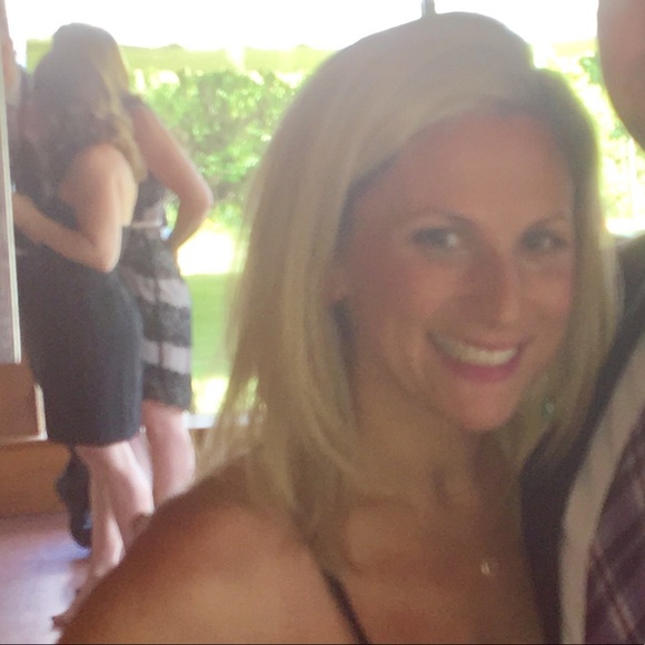 Meet your Posher, Cristina - Picture 3 of 4